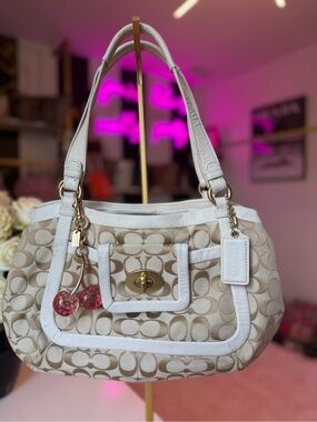 Coach Signature Khaki Ivory Turnlock Shoulder Bag Style 13604 vintage y2k RARE
